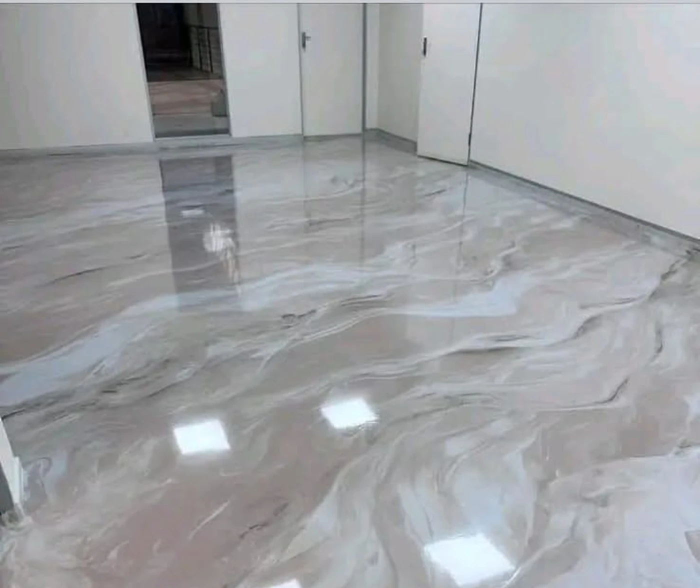 Glossy marble-effect epoxy flooring in a completed room