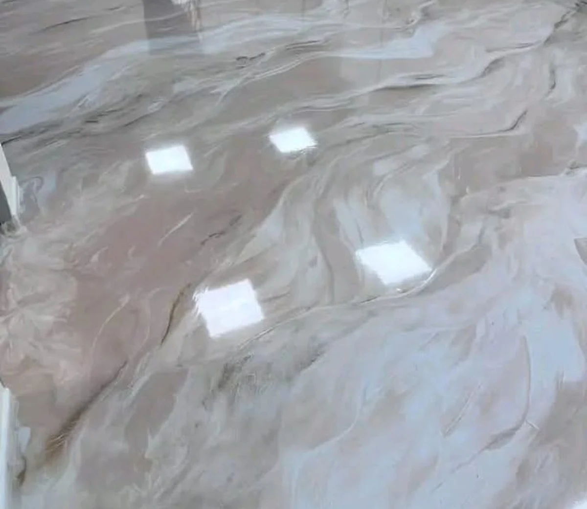 Close view of a pale marble-effect epoxy floor