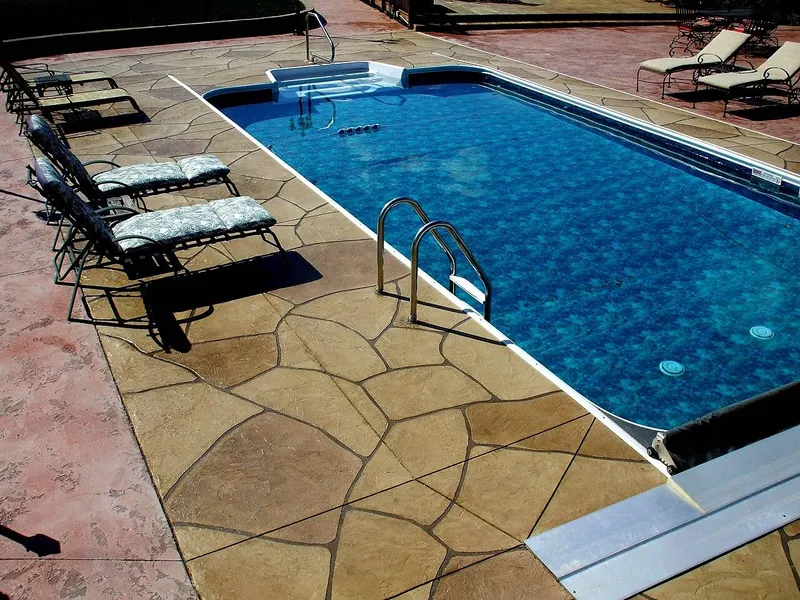 Flagstone-pattern coating on a backyard pool deck