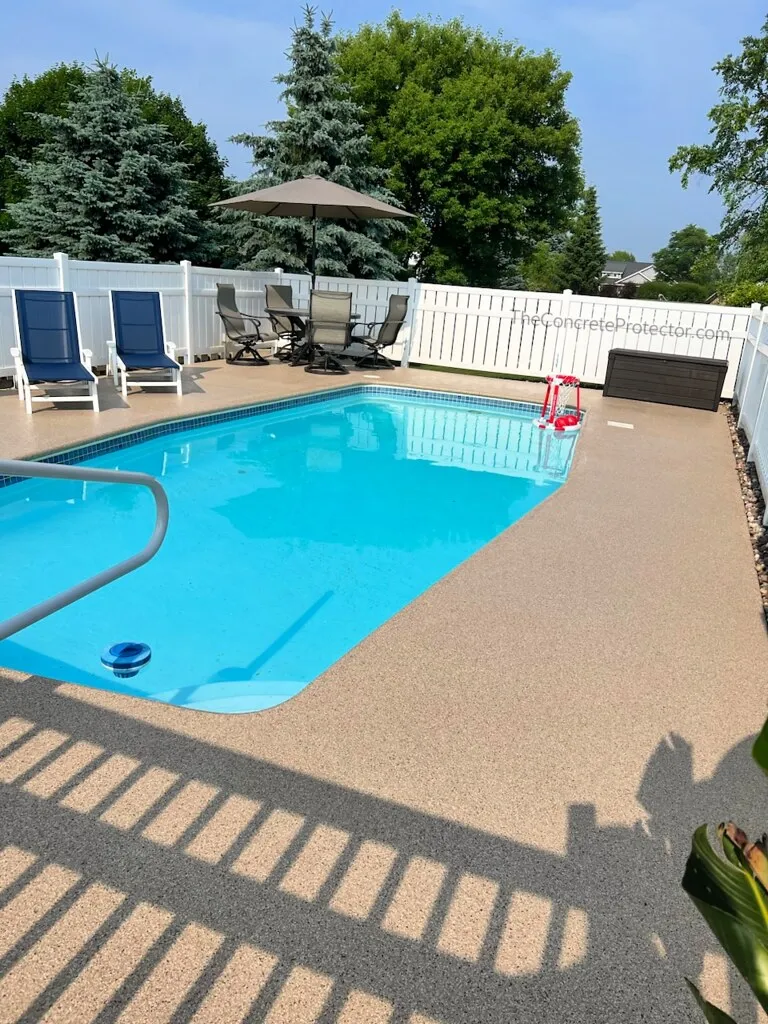 Flake coating on a pool deck