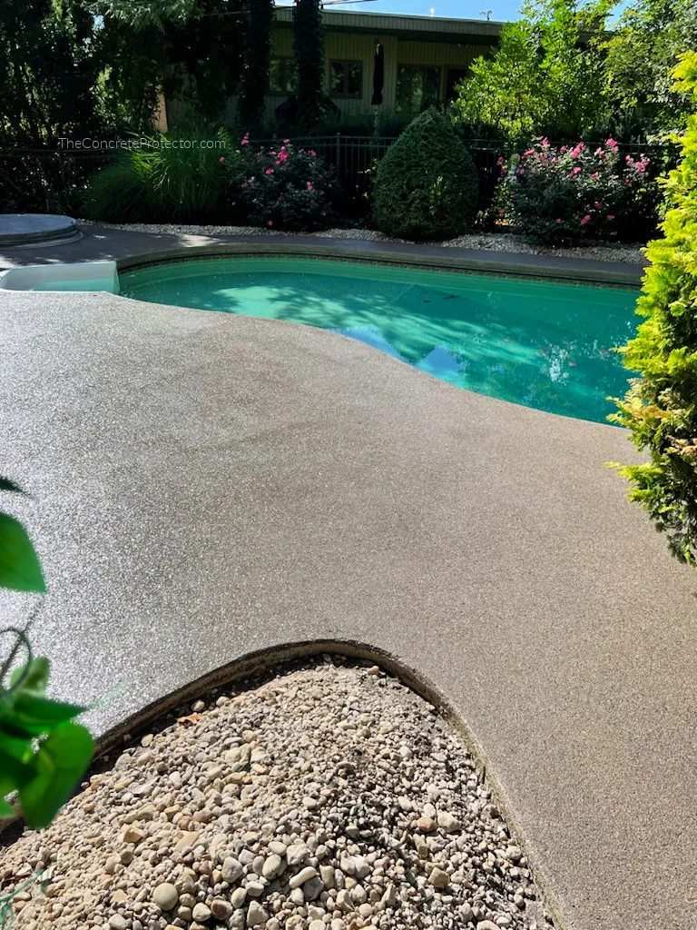 Flake coating on a pool deck