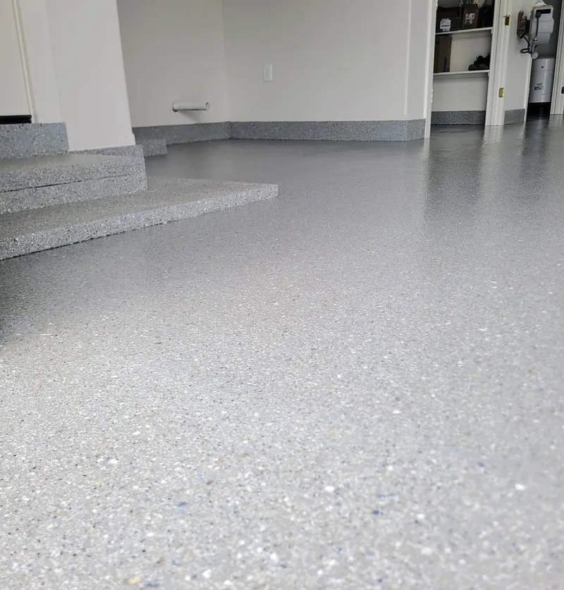 Flake coating on a garage floor