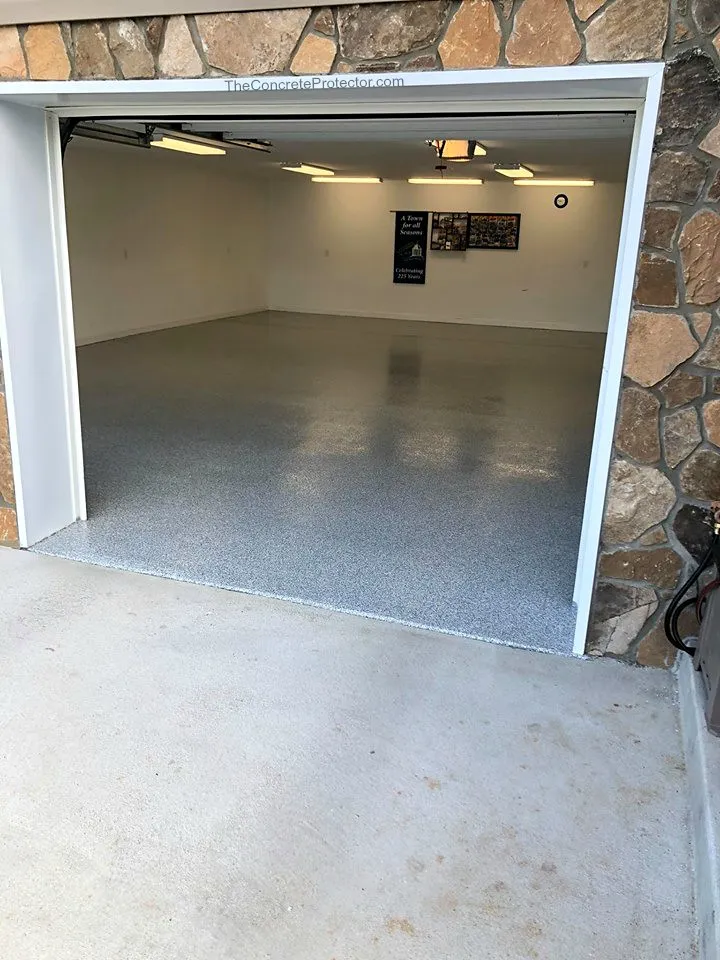Flake coating on a garage floor