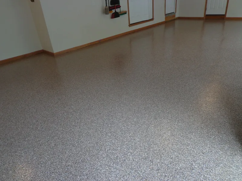 Flake coating on a garage floor